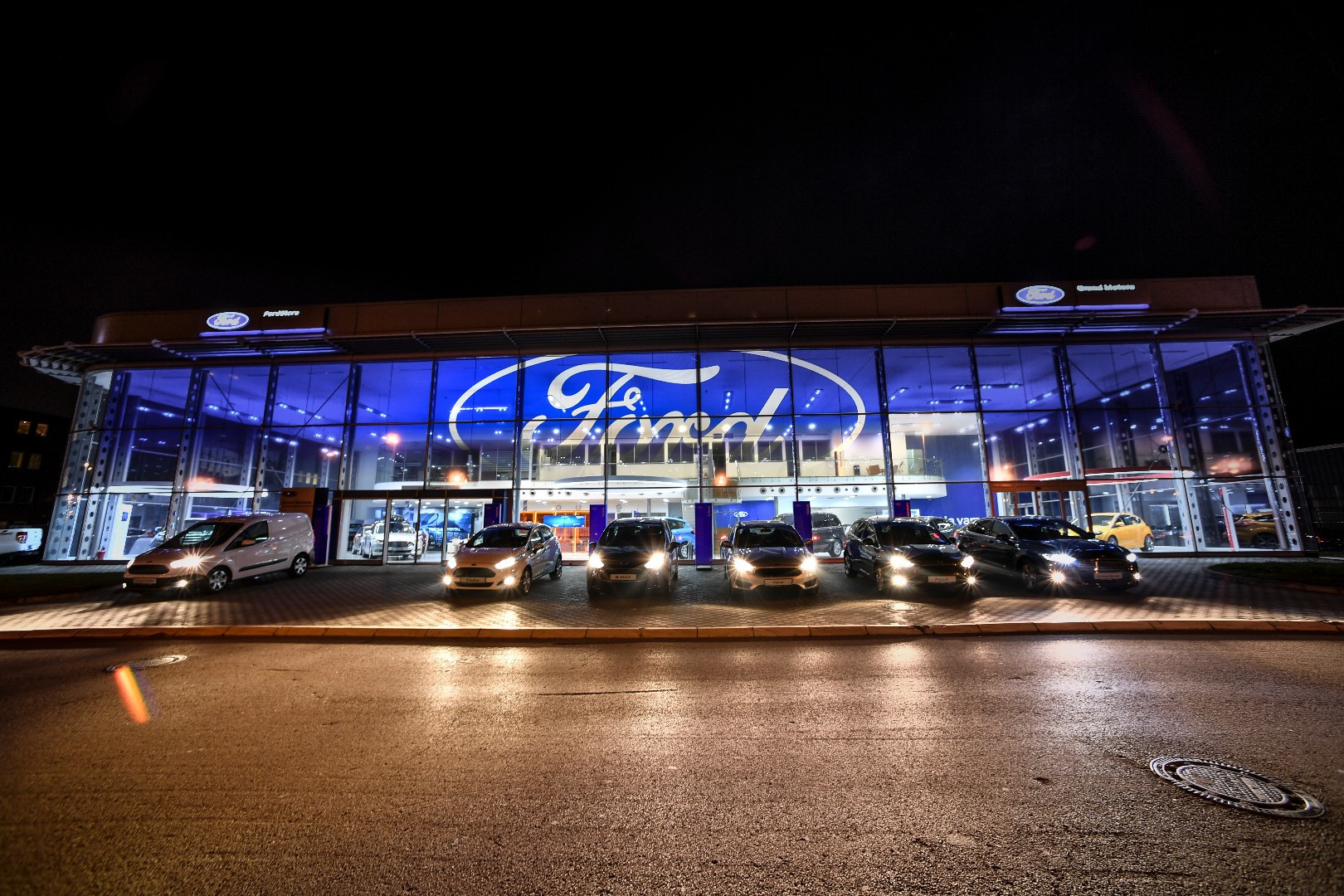 Grand Motors Ford logo